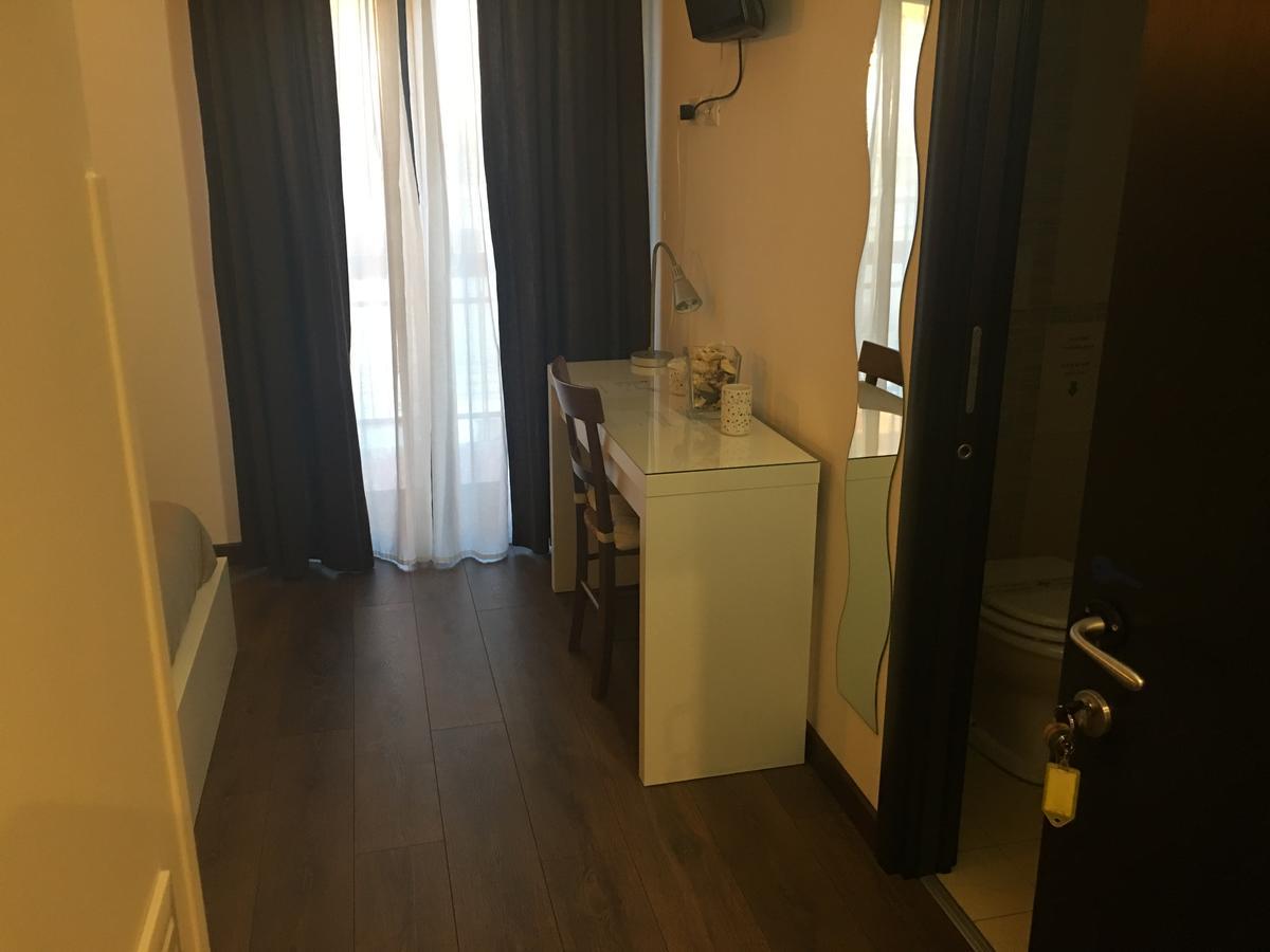 Almi Rooms Rome Bagian luar foto